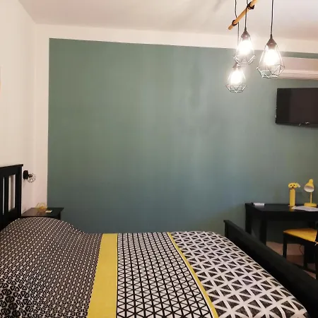 Nocleg ze śniadaniem The Yellow House 3*