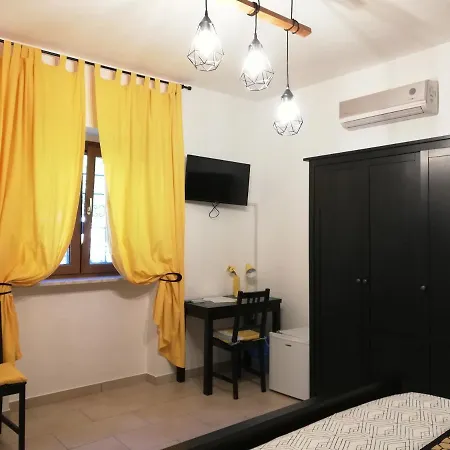 Nocleg ze śniadaniem The Yellow House 3*