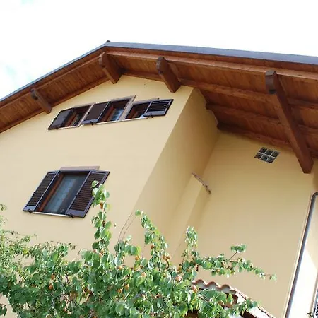 Nocleg ze śniadaniem The Yellow House 3*
