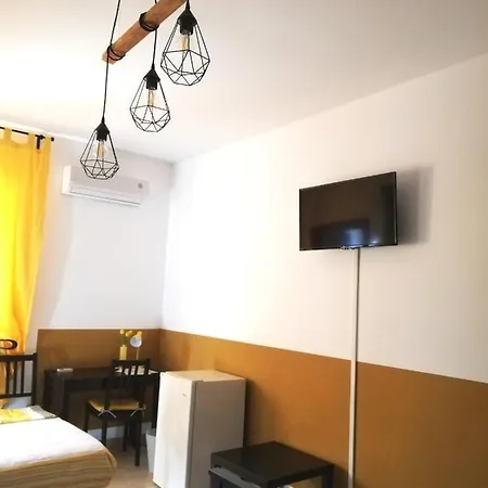 黄色别墅酒店 3*